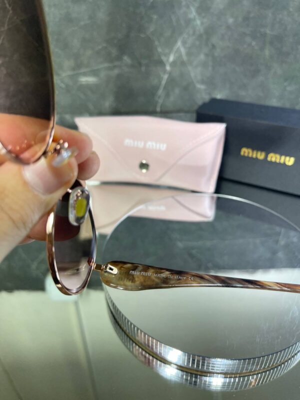 Miu Miu VIP Oval Çok renkli Cam Mermer Detay 687
