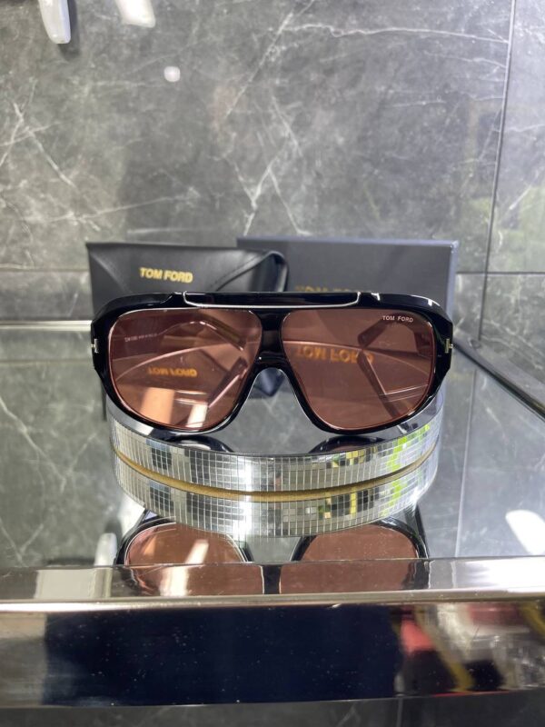 Tom Ford TF 1093 01E 71 PHOTOCHROMIC BRICK RED 715
