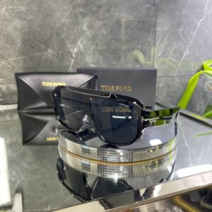 IMG_1390 Tom Ford TF 1093 01E 71 PHOTOCHROMIC SİYAH CAM 711