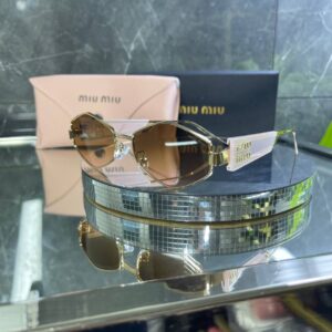 IMG_1395 Miu Miu Geometrik Çerçeve Kahve cam Pempe Detay 710