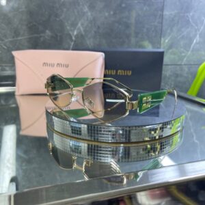 IMG_1400 Miu Miu Geometrik Çerçeve Çok renkli cam Yeşil Detay 709