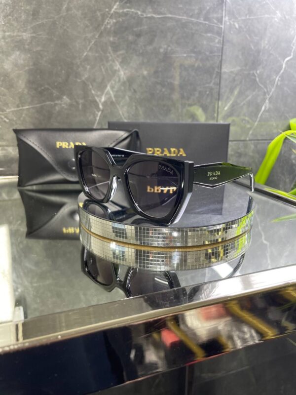 Prada Kare Siyah Cam Siyah Çerçeve 716