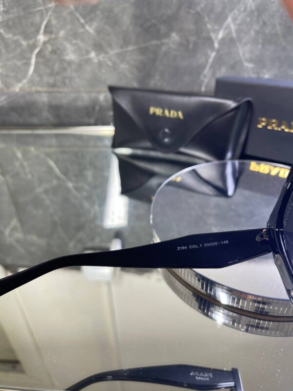 Prada Kare Siyah Cam Siyah Çerçeve 716