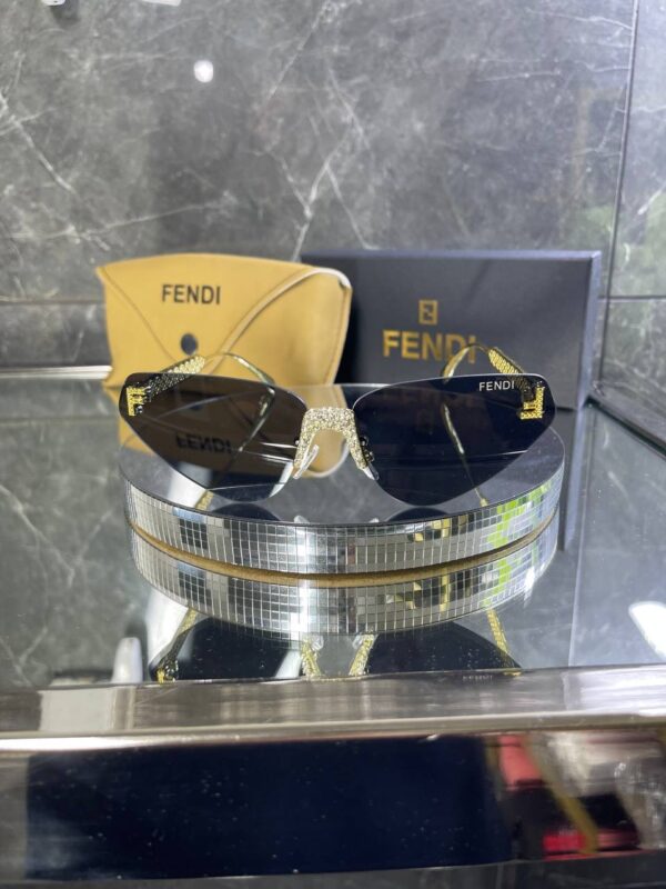 Fendi Geometrik Gold Detay Siyah cam 719