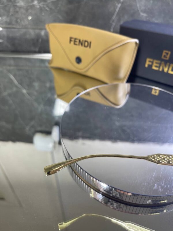 Fendi Geometrik Gold Detay Siyah cam 719