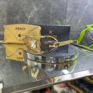 IMG_1533 Fendi Geometrik Gold Detay Pudra cam 718