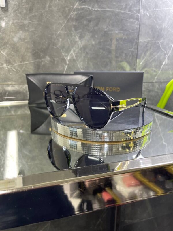 Tomford Oval Siyah Cam Siyah çerçeve 726