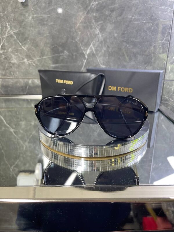 Tomford Oval Siyah Cam Siyah çerçeve 726