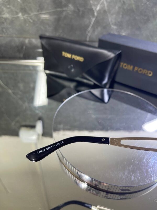 Tomford Oval Siyah Cam Siyah çerçeve 726