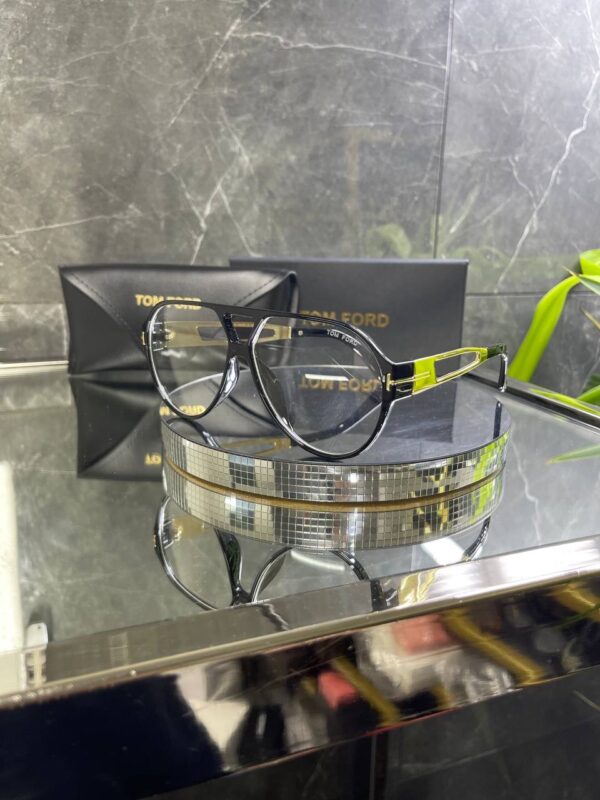 Tomford Oval Şeffaf cam Siyah çerçeve 725