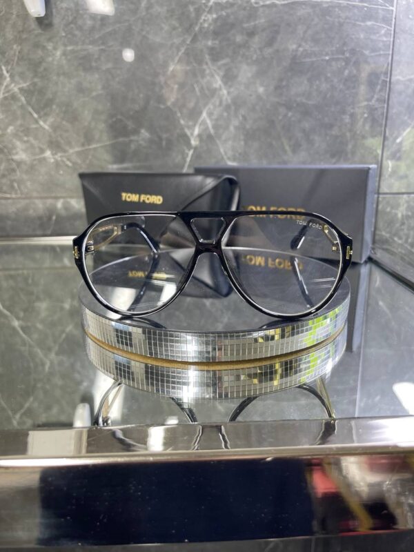 Tomford Oval Şeffaf cam Siyah çerçeve 725