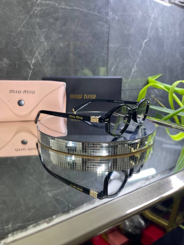 Miu Miu Geometrik Siyah kemik çerçeve Siyah degrade cam 741