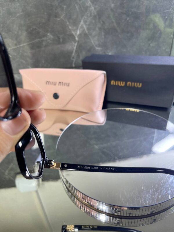 Miu Miu Geometrik Siyah kemik çerçeve Siyah degrade cam 741