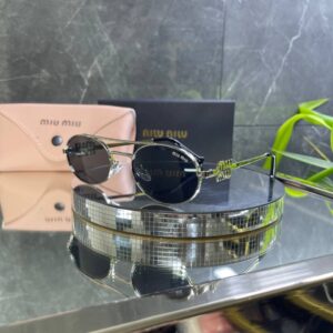 IMG_1655 Miu Miu Oval Gümüş Çerçeve Siyah cam 737