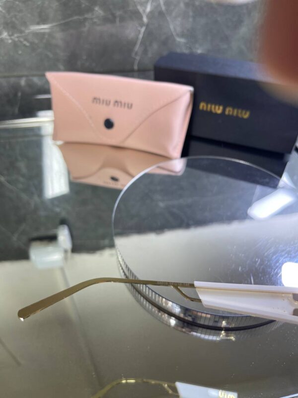 Miu Miu Special Kahve cam Beyaz Detay 735