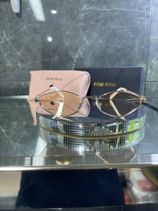 Miu Miu Metal Geometrik Çerçeve Pudra cam 733