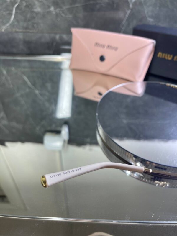 Miu Miu Metal Geometrik Çerçeve Pudra cam 733